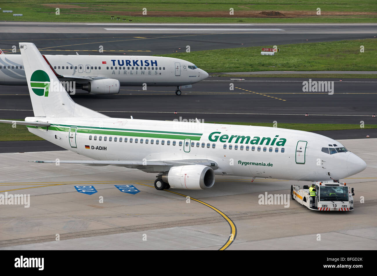 Et Germania Boeing 737 Turcs, avions de l'Aéroport International de Düsseldorf, Allemagne. Banque D'Images