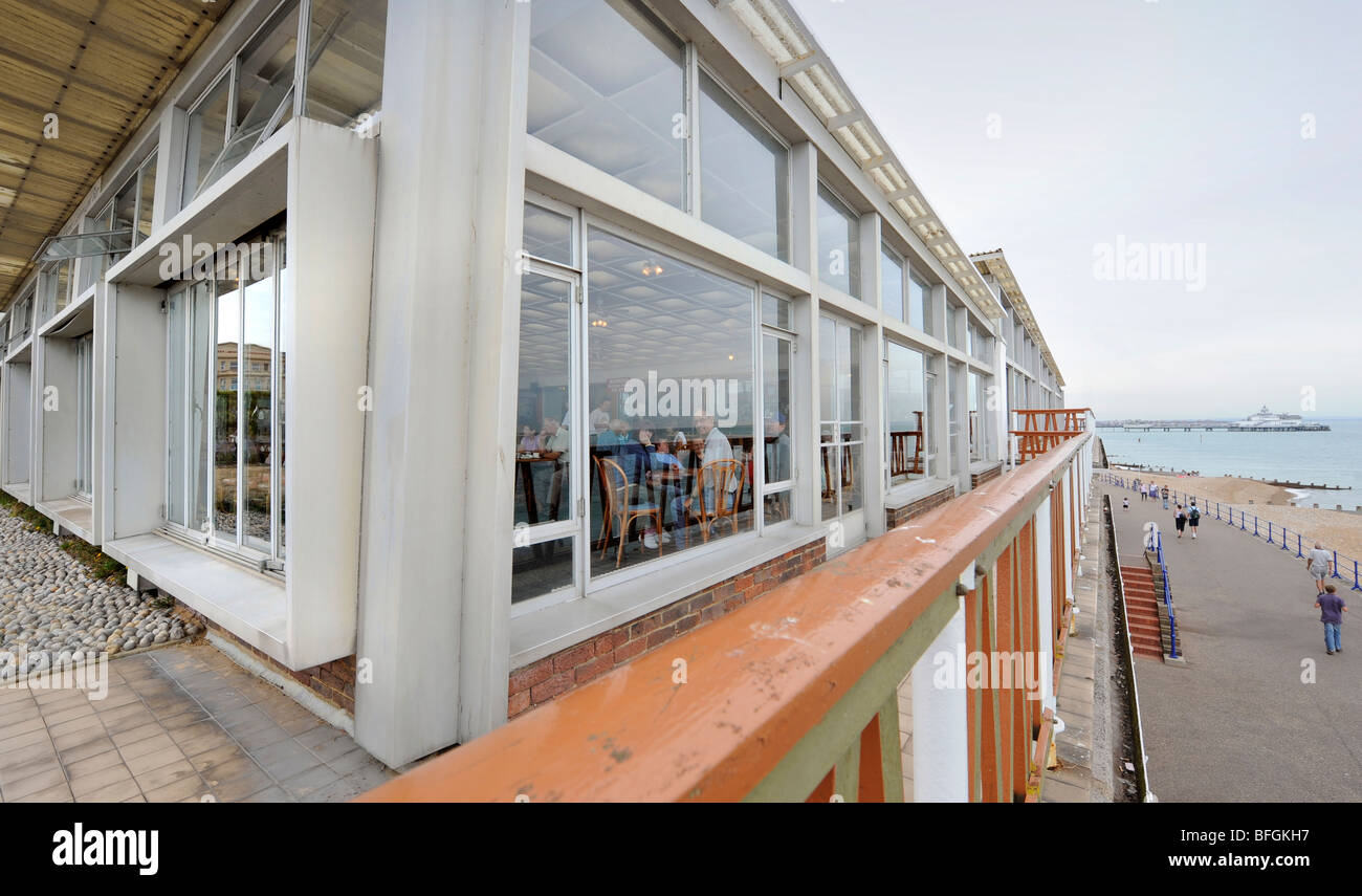 Le souhait Tower Restaurant sur front de mer d'Eastbourne, East Sussex, UK. Banque D'Images