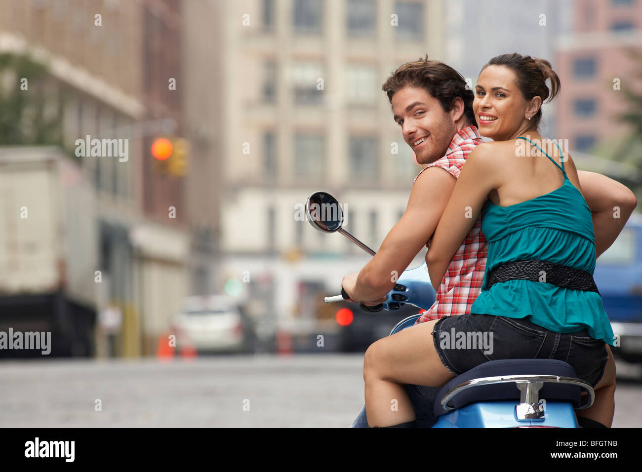 Couple on Motor Scooter Banque D'Images