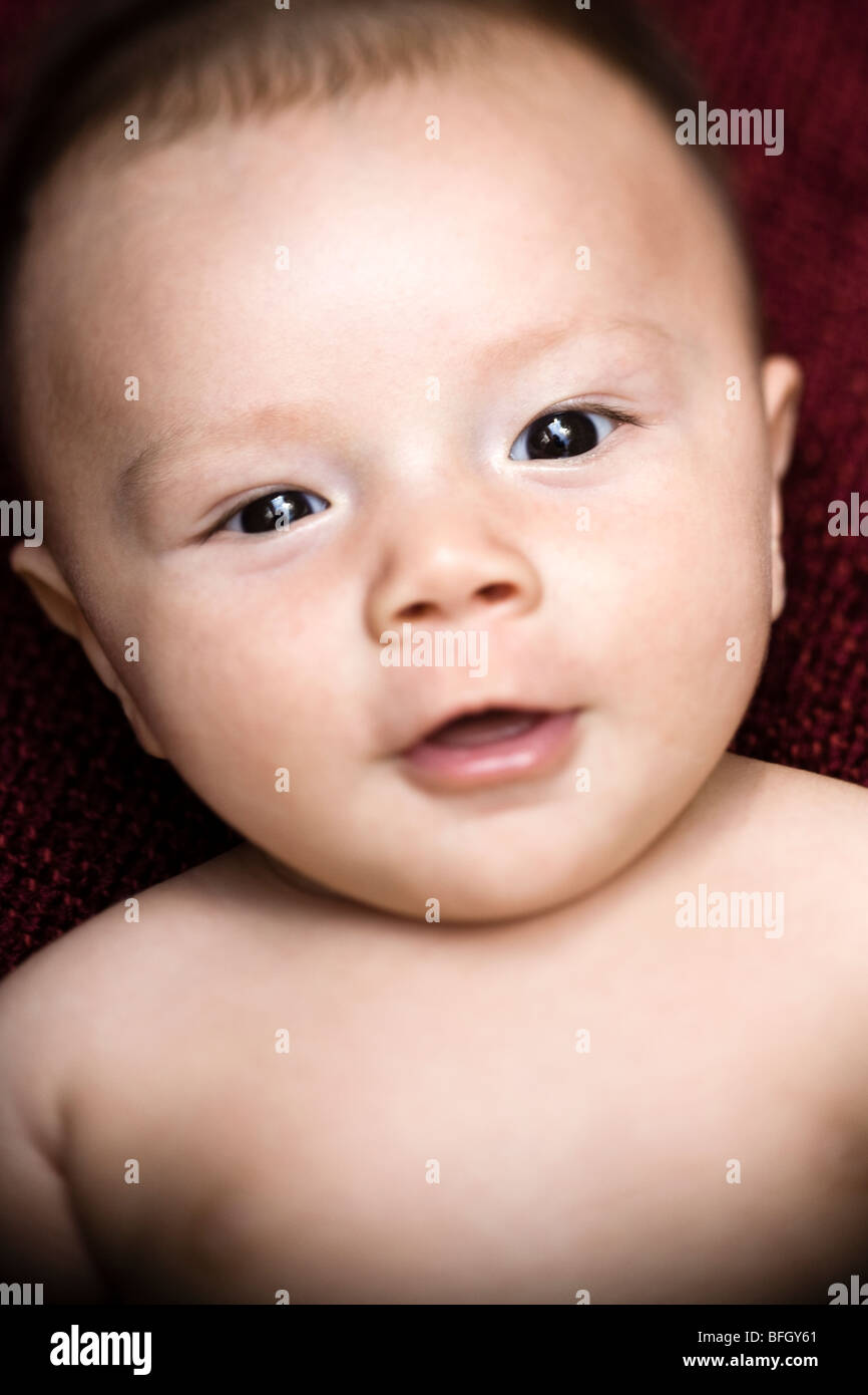 Close Up Of A 2 Mois Bebe Garcon Eurasien Photo Stock Alamy