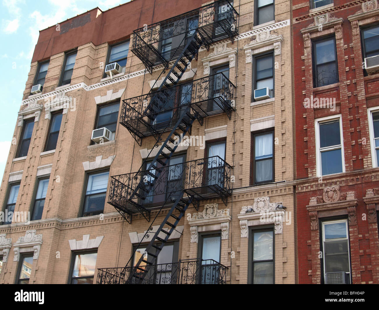 Fer à repasser New York Fire Escapes. Appartements élégants équipés contre Banque D'Images