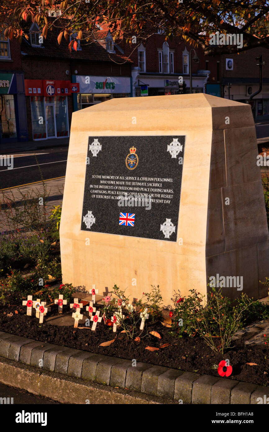 Grantham, Lincolnshire, monument commémoratif de guerre après 1945 le jour du souvenir 2009 Banque D'Images