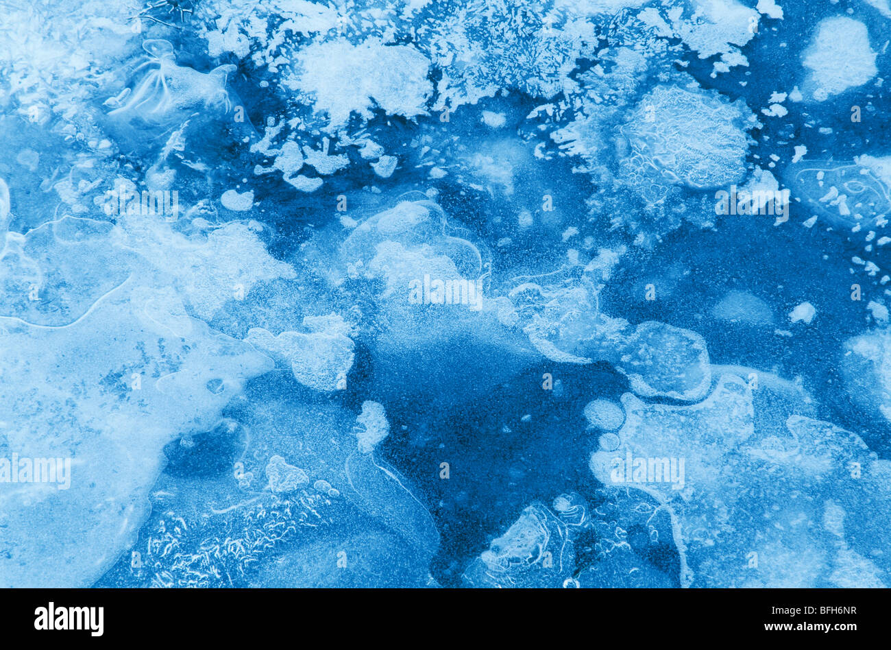 Formations de glace sur la rivière de la poudre, au nord-est de l'Oregon. Banque D'Images