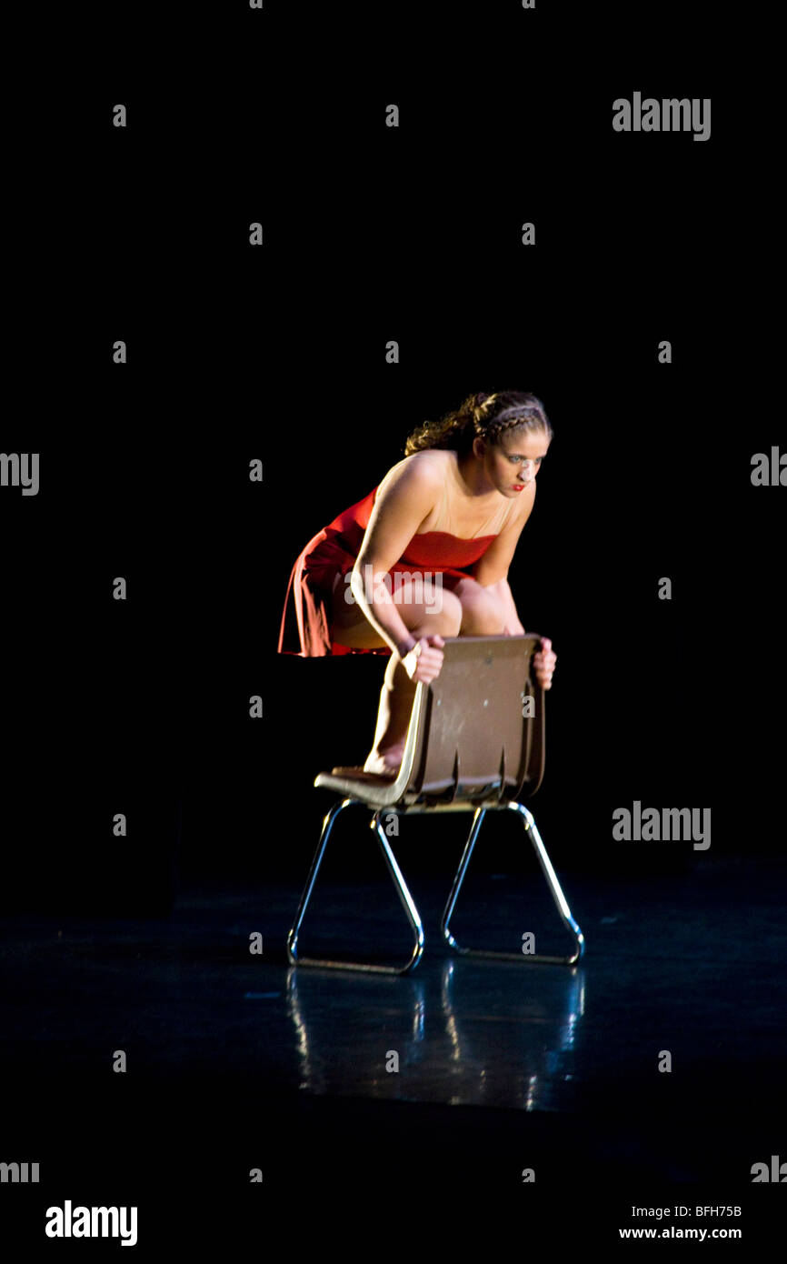 Effectuer présente des chorégraphies modern jazz hip-hop ballet student production théâtrale de la musique légère de costume classe rythmique créer creative Banque D'Images