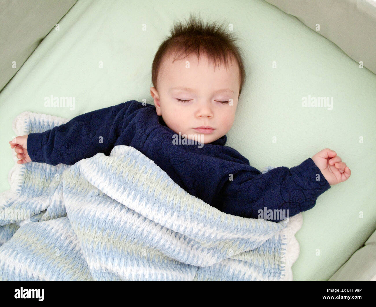 7 Mois Bebe Garcon Endormi Eurasien Photo Stock Alamy 7 Mois Bebe Garcon Endormi Eurasien Photo Stock Alamy