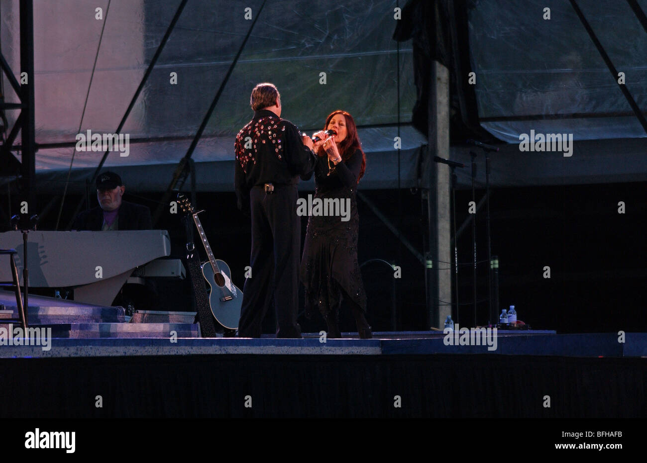 Neil Diamond en concert en duo avec Linda appuyez sur Banque D'Images