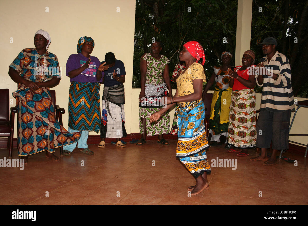Des danseurs traditionnels de la tribu des TCCP, Tanzanie Banque D'Images
