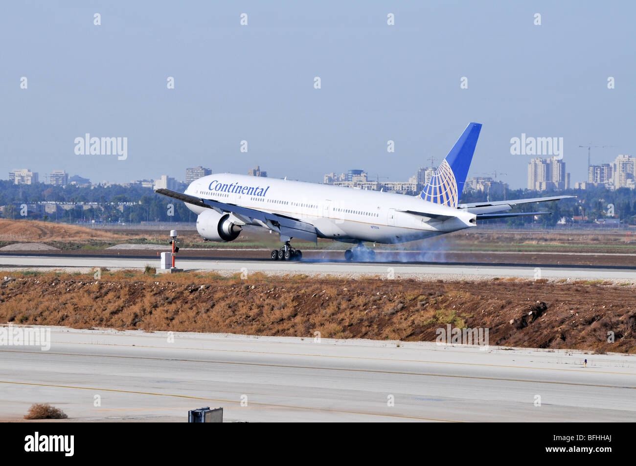 L'aéroport international Ben Gourion, Israël Continental Airlines Boeing landing Banque D'Images