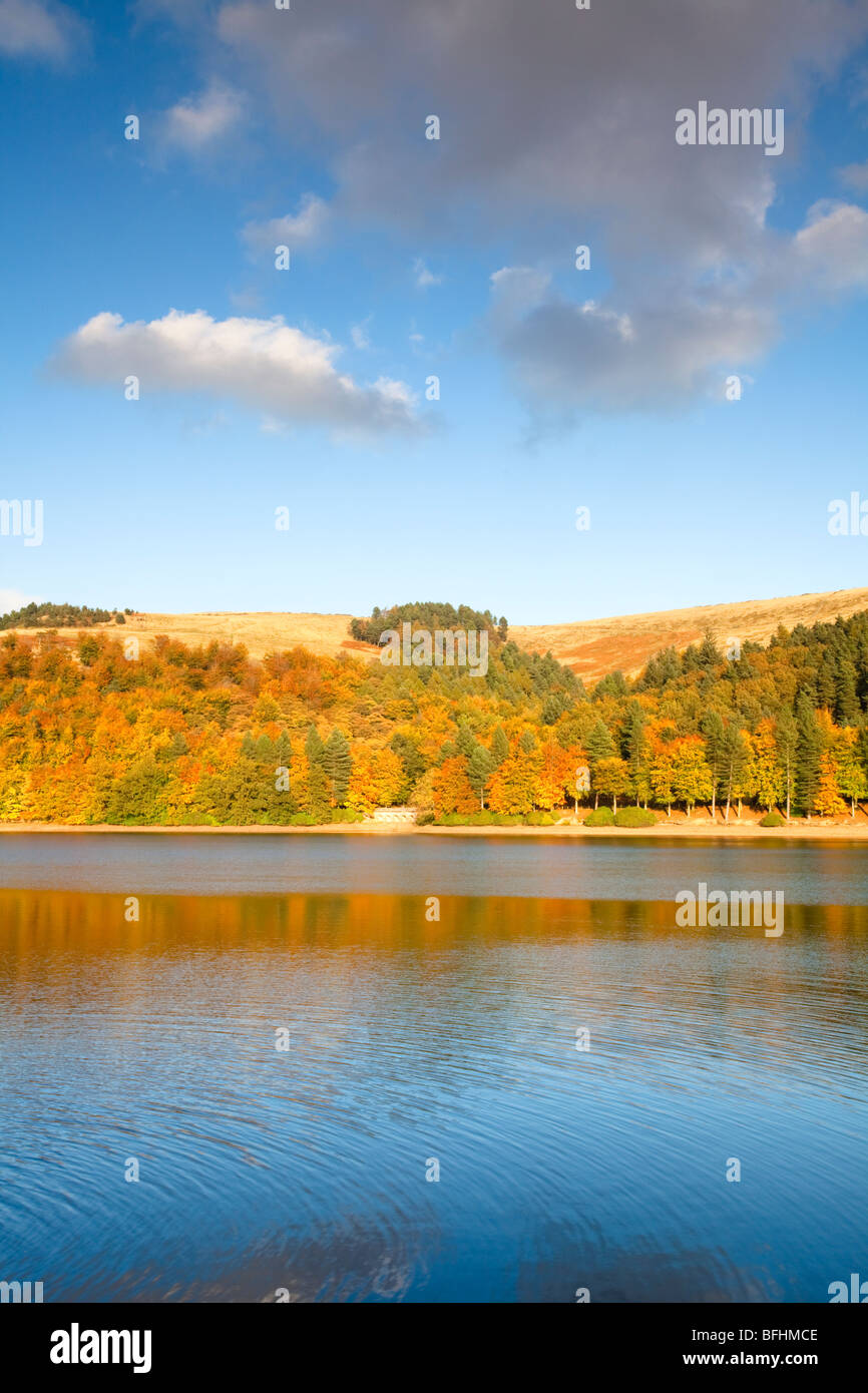Barrage du réservoir Derwent Derwent dans réservoir dans la Vallée de Derwent, Peak District, Derbyshire. Banque D'Images