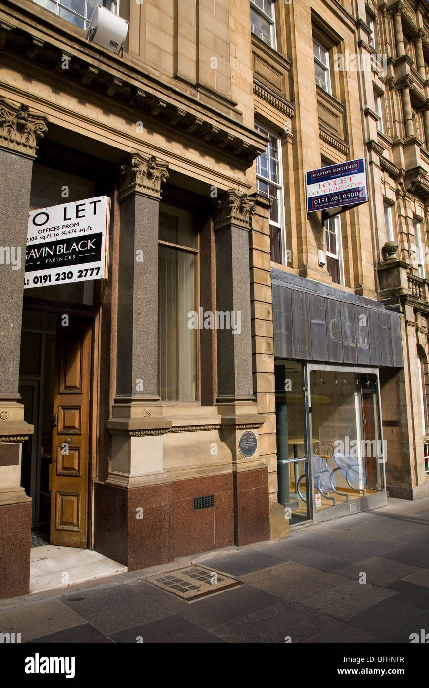 Les bâtiments avec 'Laisser' signes sur Gray, dans le centre de Newcastle, en Angleterre. Banque D'Images