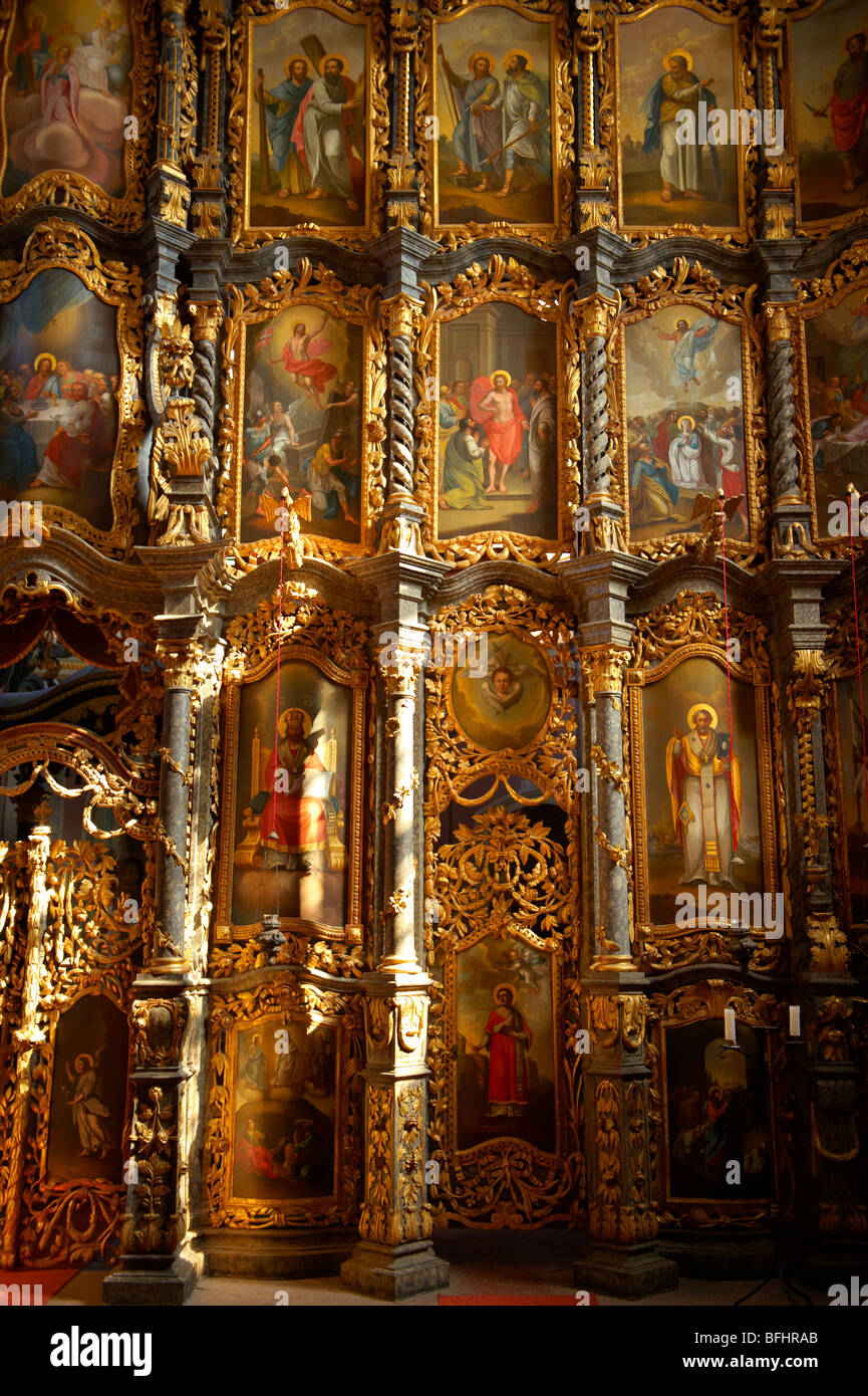 L'intérieur et les icônes de St Nicholas Greek Orthodox Church, Eger, Hongrie Banque D'Images
