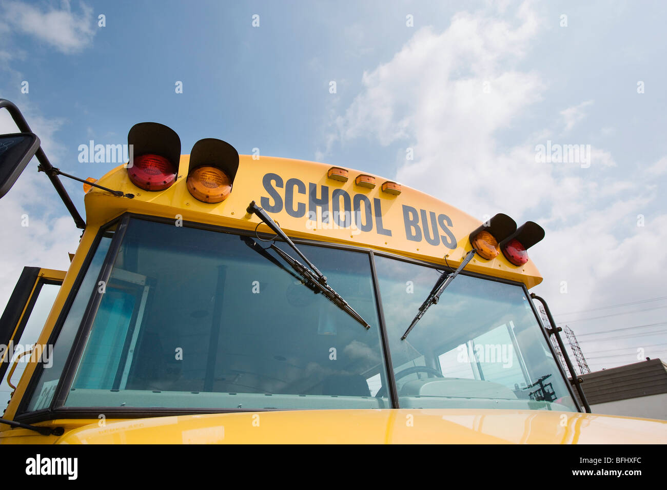 Attention Les Feux et pare-brise de School Bus Banque D'Images