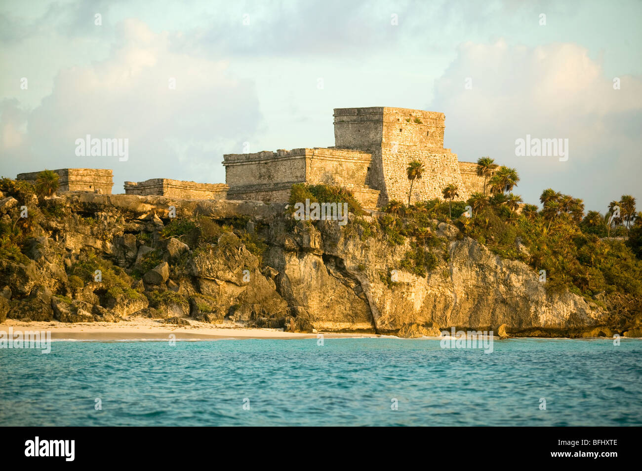 Tulum, l'ancienne ville maya, fortifiée vue d'outre-mer, péninsule du Yucatan, Mexique Banque D'Images