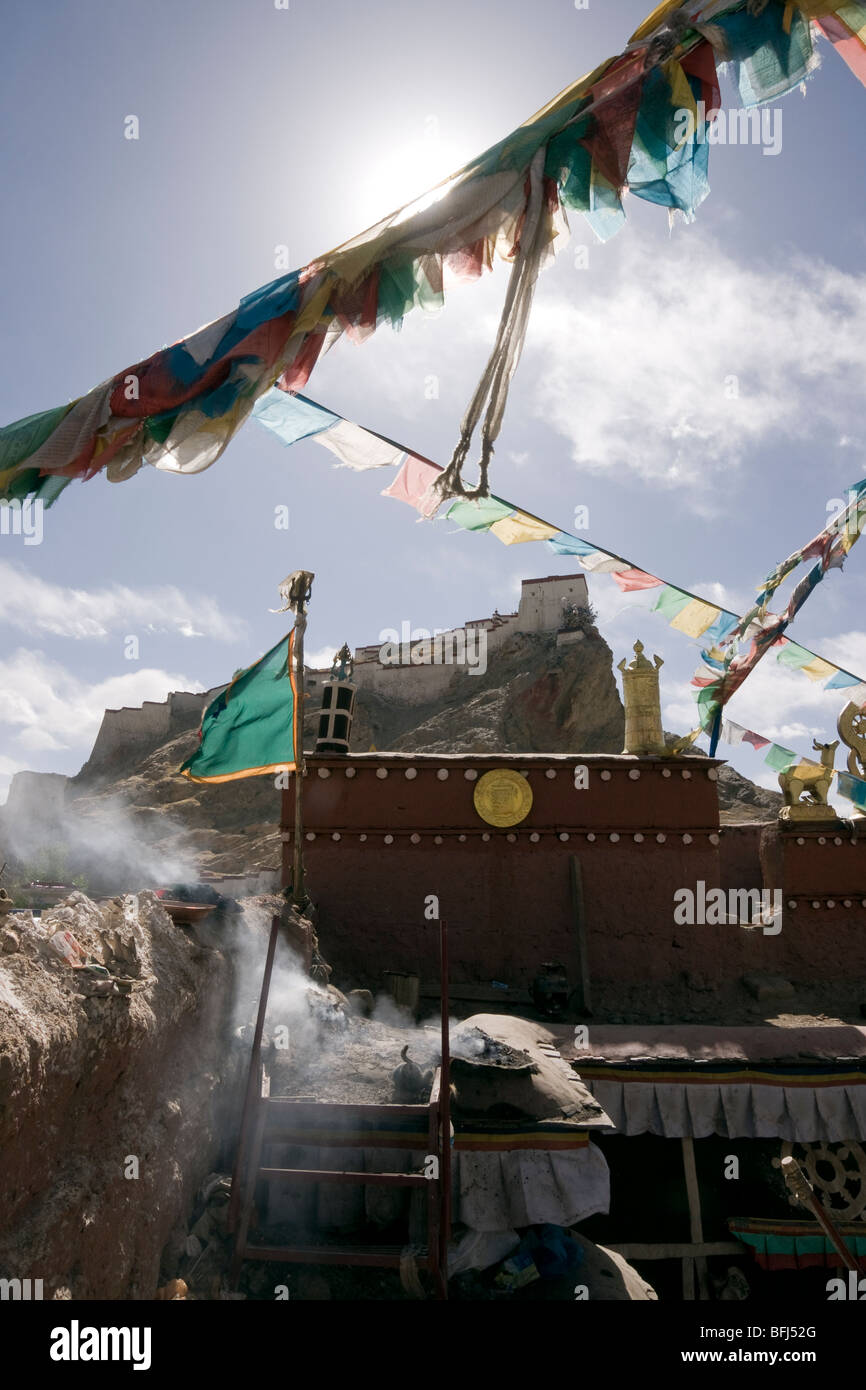 Le gyanyse dzong vu du gourou lhakhang chapelle Banque D'Images