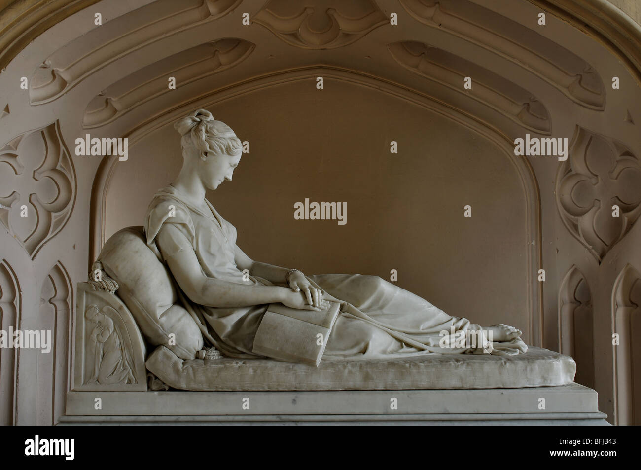Sculpture de Marie Anne Boulton à Saint Michel et tous les Anges, Chadlington, Oxfordshire, England, UK Banque D'Images