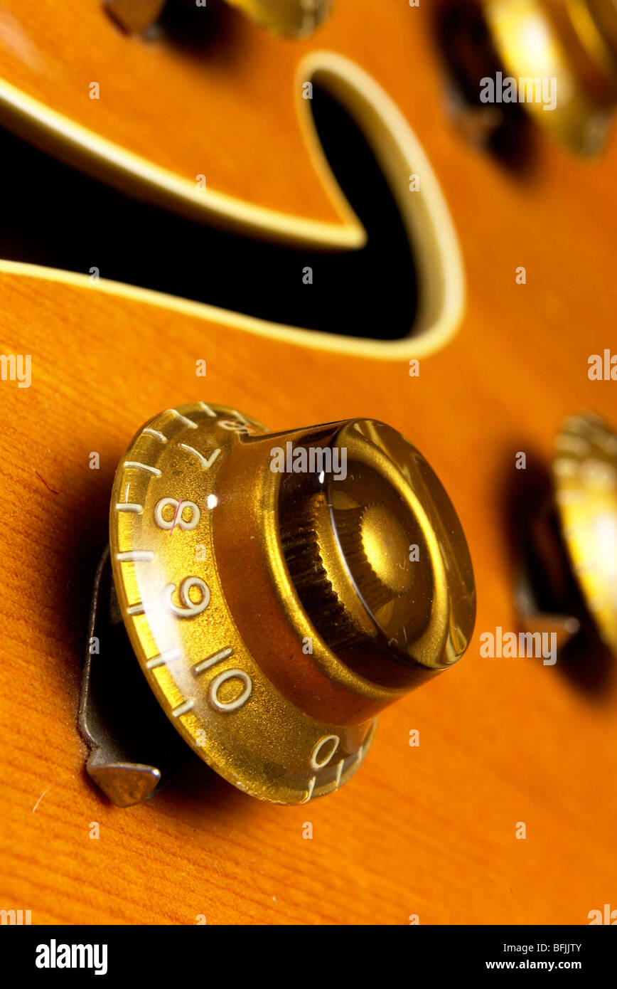 Vintage Gibson acoustique semi f hole et de la tonalité Banque D'Images