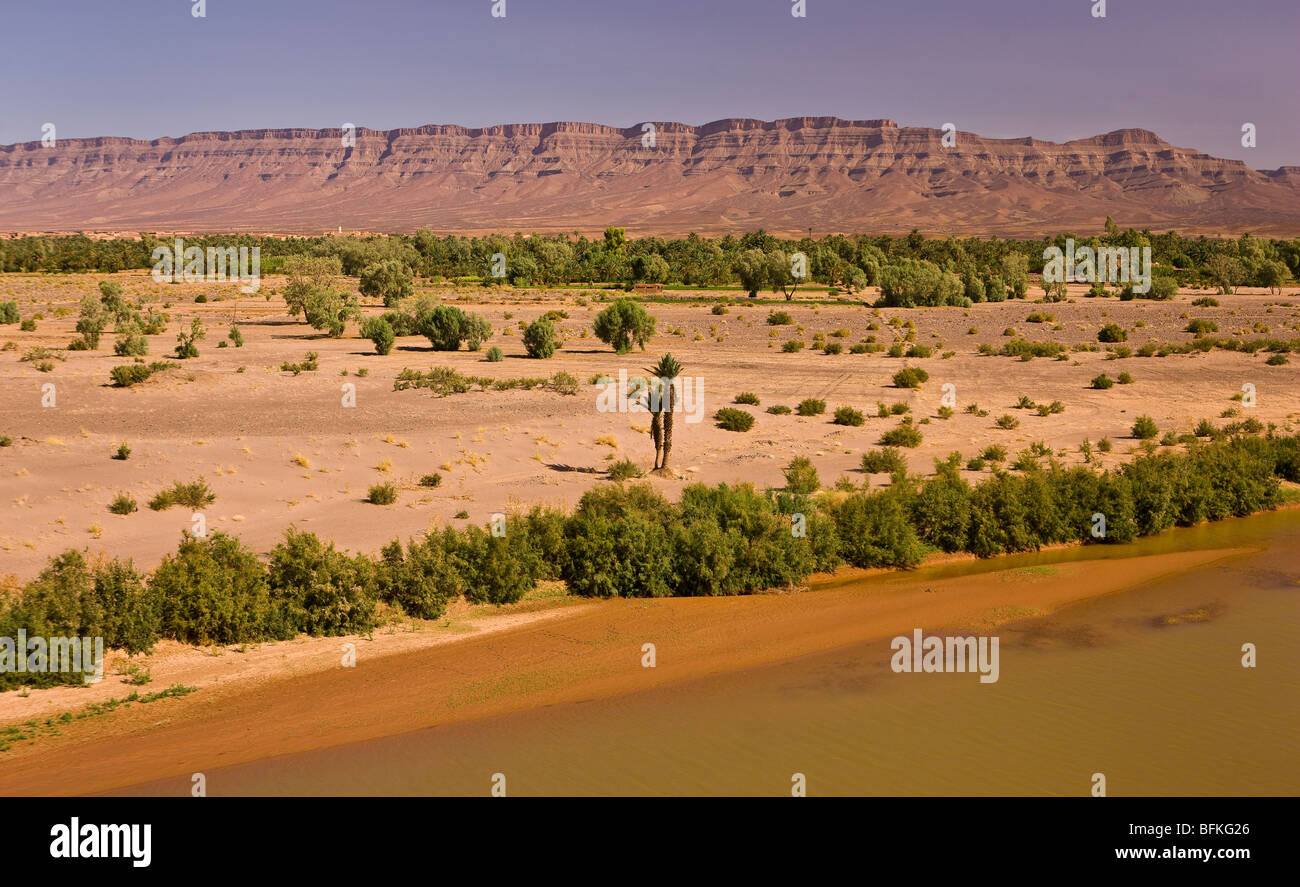 La vallée du DRAA, MAROC - rivière et paysage. Banque D'Images