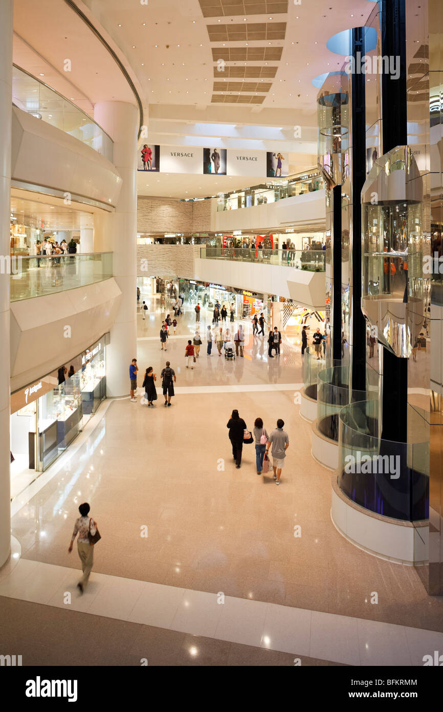 Centre Commercial Pacific Place en matière d'Amirauté, Hong Kong - la maison à beaucoup de marque bien connue et des épiceries de luxe et des boutiques. Banque D'Images