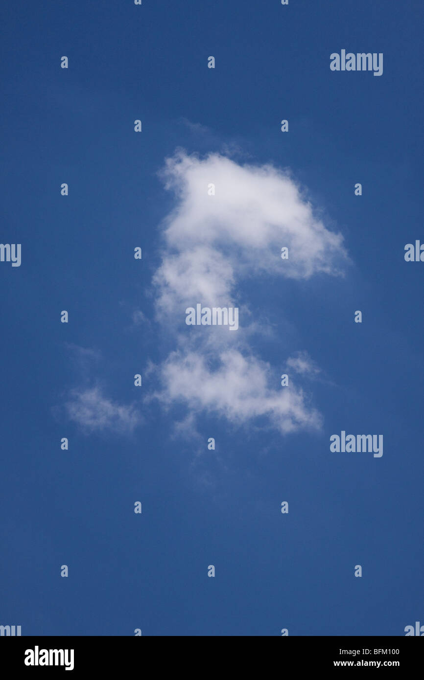 Nuage en forme de symbole, England UK Banque D'Images