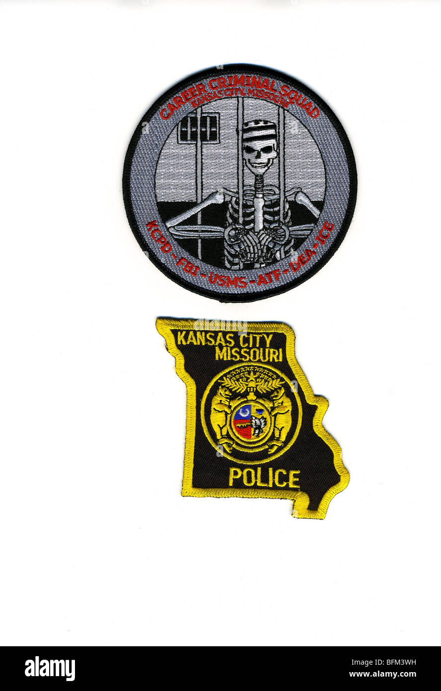 Sur les épaules de la Kansas City, MO, un service de police les criminels de carrière et le patch réguliers pour Kansas City, MO, PD. Banque D'Images