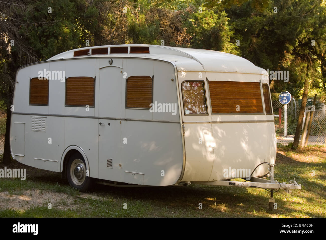 Vieille caravane remorque Photo Stock - Alamy