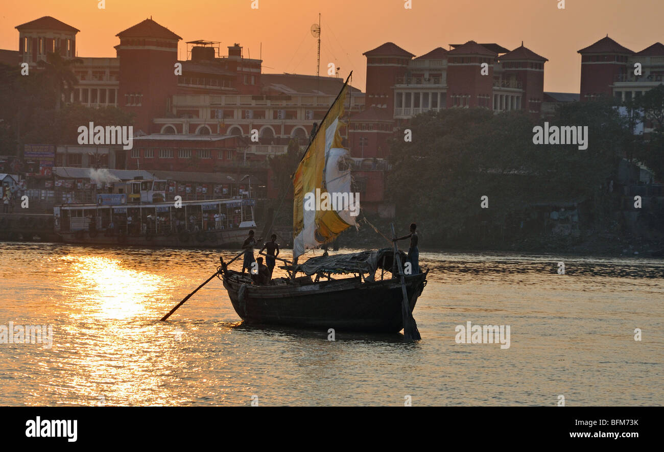 Voyage en bateau sur la rivière Hooghly, Kolkuta, West Bengal, India Banque D'Images