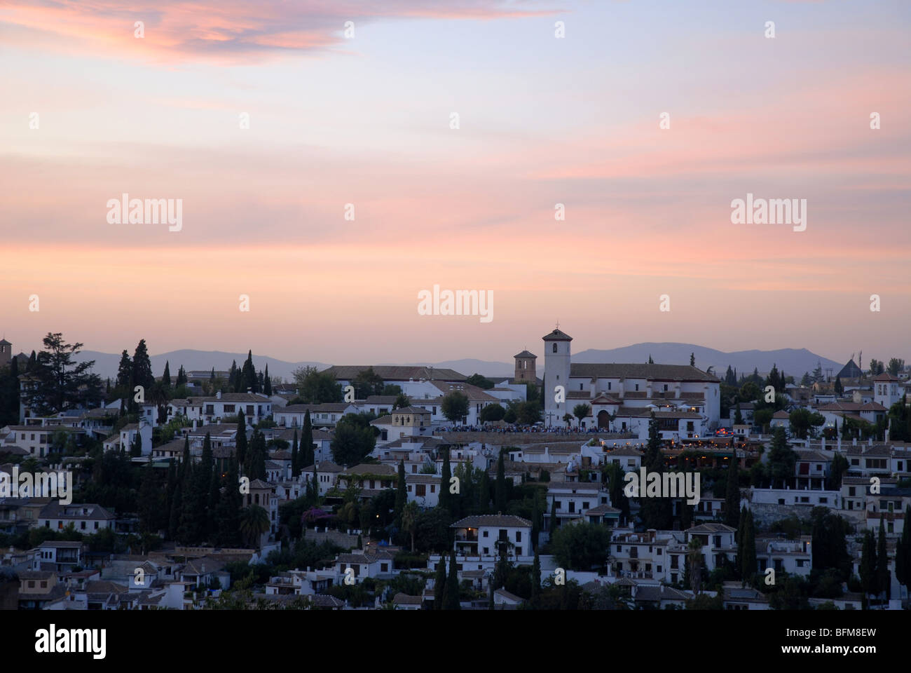 Au coucher du soleil Vue de l'Alhambra à l'Albaicin de Grenade, Grenade. Andalousie, Espagne Banque D'Images