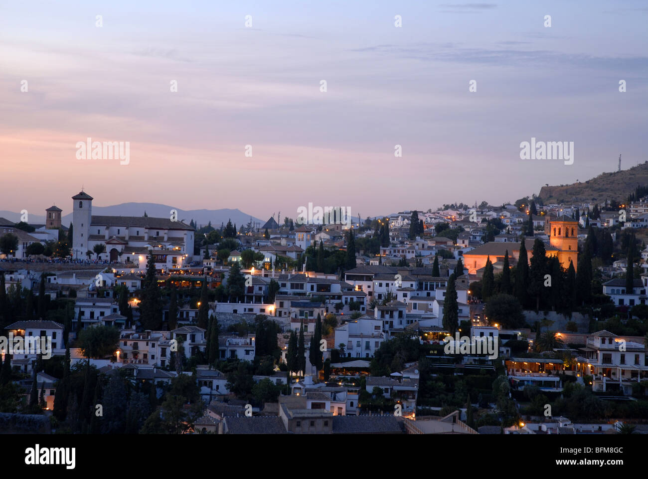 Au coucher du soleil Vue de l'Alhambra à l'Albaicin de Grenade, Grenade. Andalousie, Espagne Banque D'Images