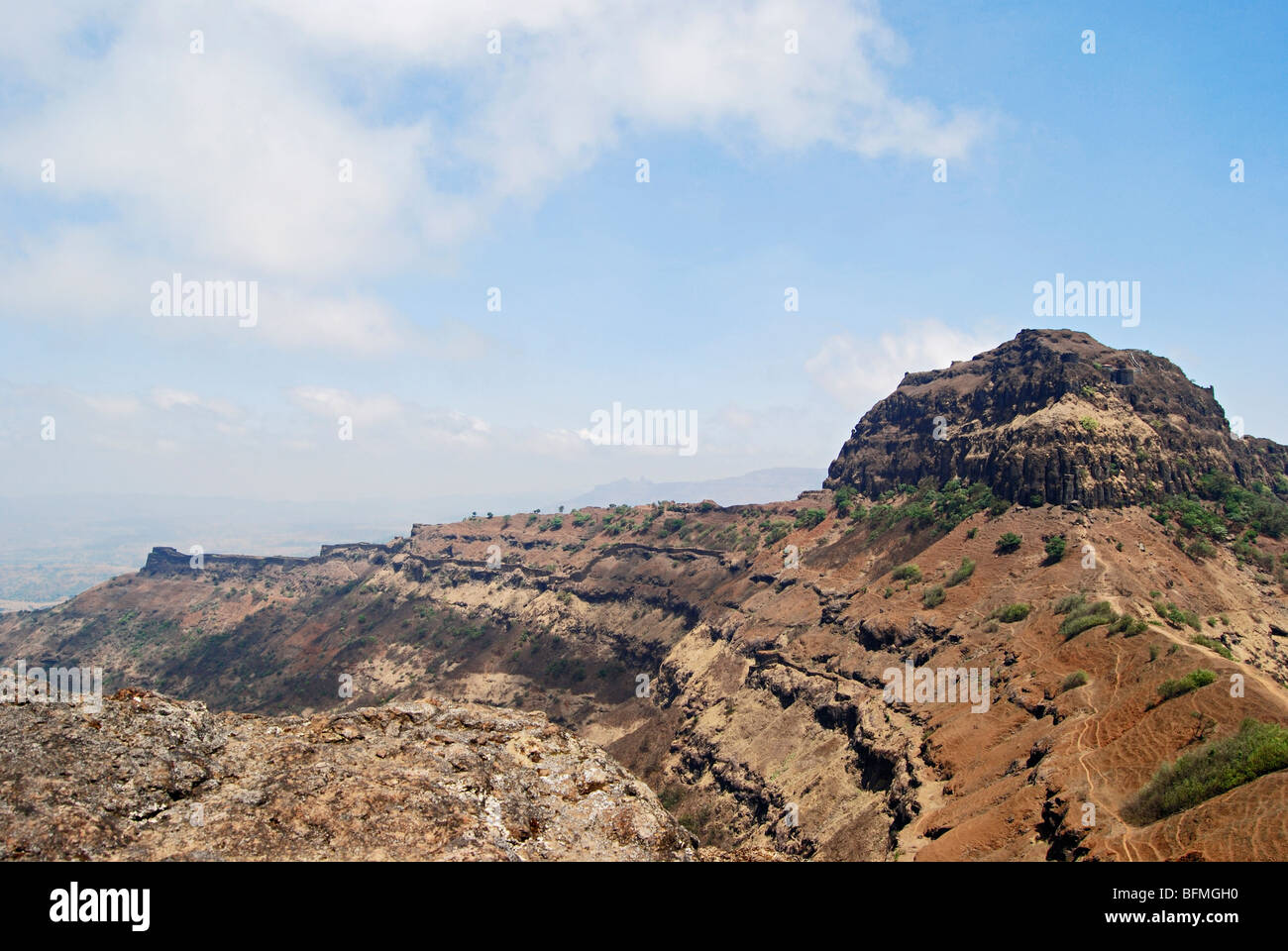 Killa de balle (Rajgad avec Sanjeevani machee). Sanjeevani machee fait face à l'ouest et a 3 structure fortifiée à épaulement. Banque D'Images
