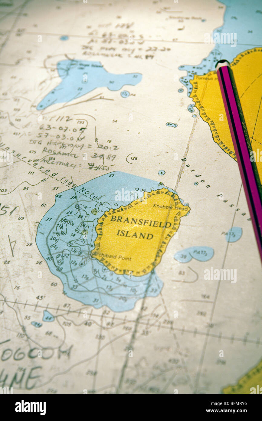 L'Antarctique, l'île de Bransfield. Une carte de l'Amirauté avec de nombreuses notes de navigation permet le tracé d'un coffre-fort bien sûr. Banque D'Images
