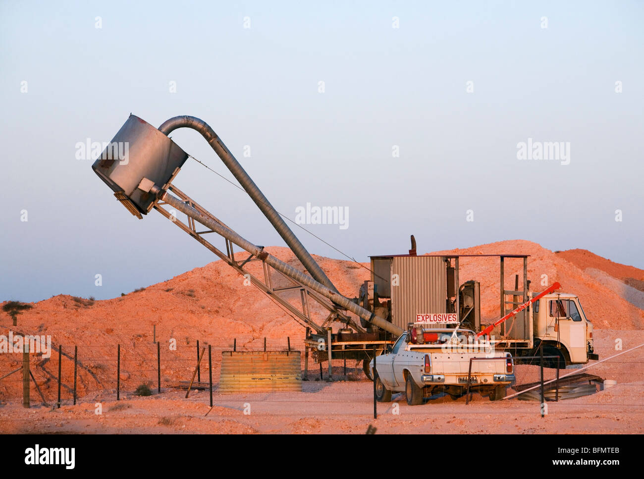 L'Australie, l'Australie du Sud, Coober Pedy. L'extraction minière de l'opale à Tom's Mine de travail. Banque D'Images