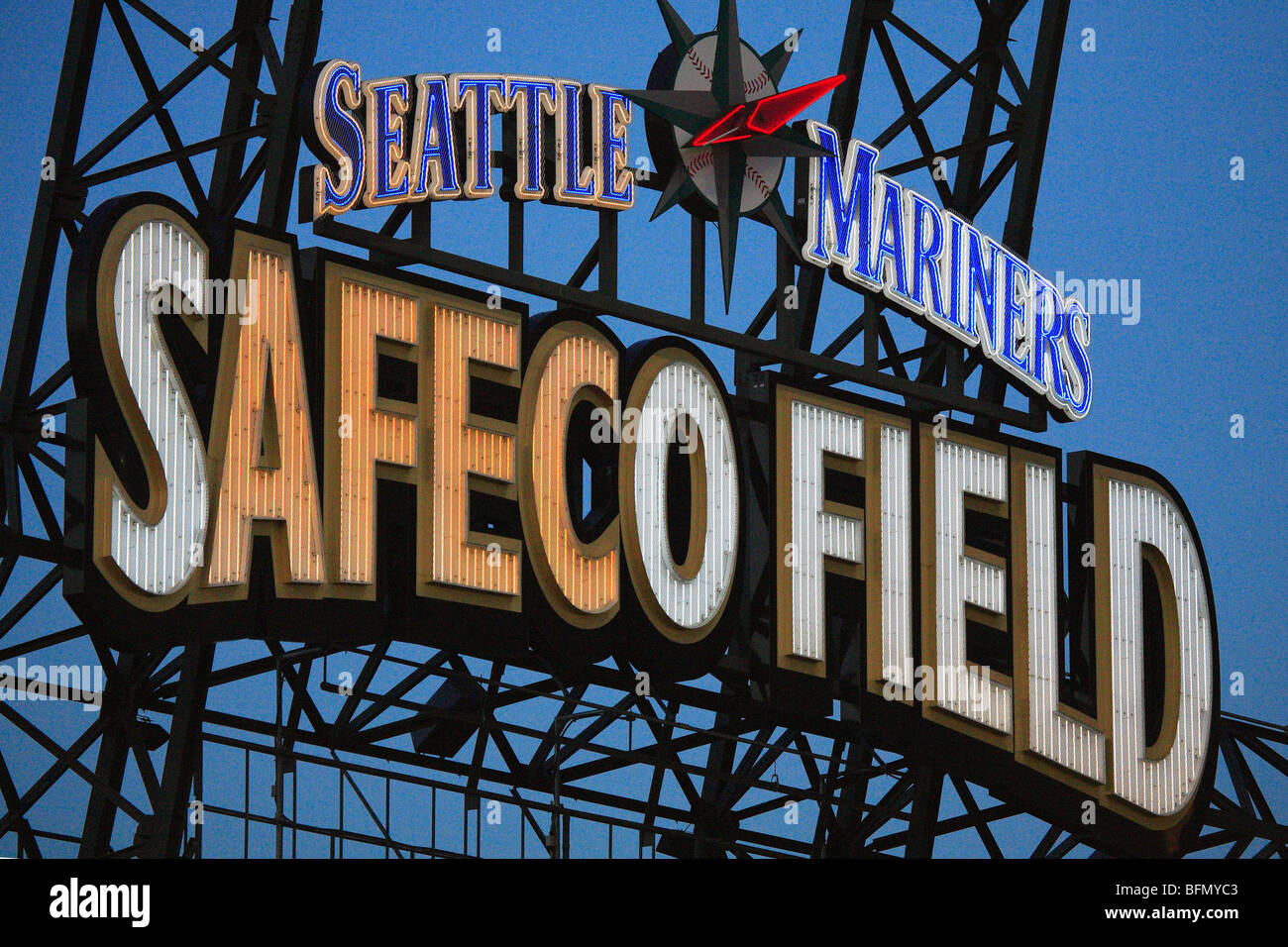 États-unis d'Amérique, Washington, Seattle, Neon Sign in Safeco Field, stade des Seattle Mariners équipe de baseball. Banque D'Images