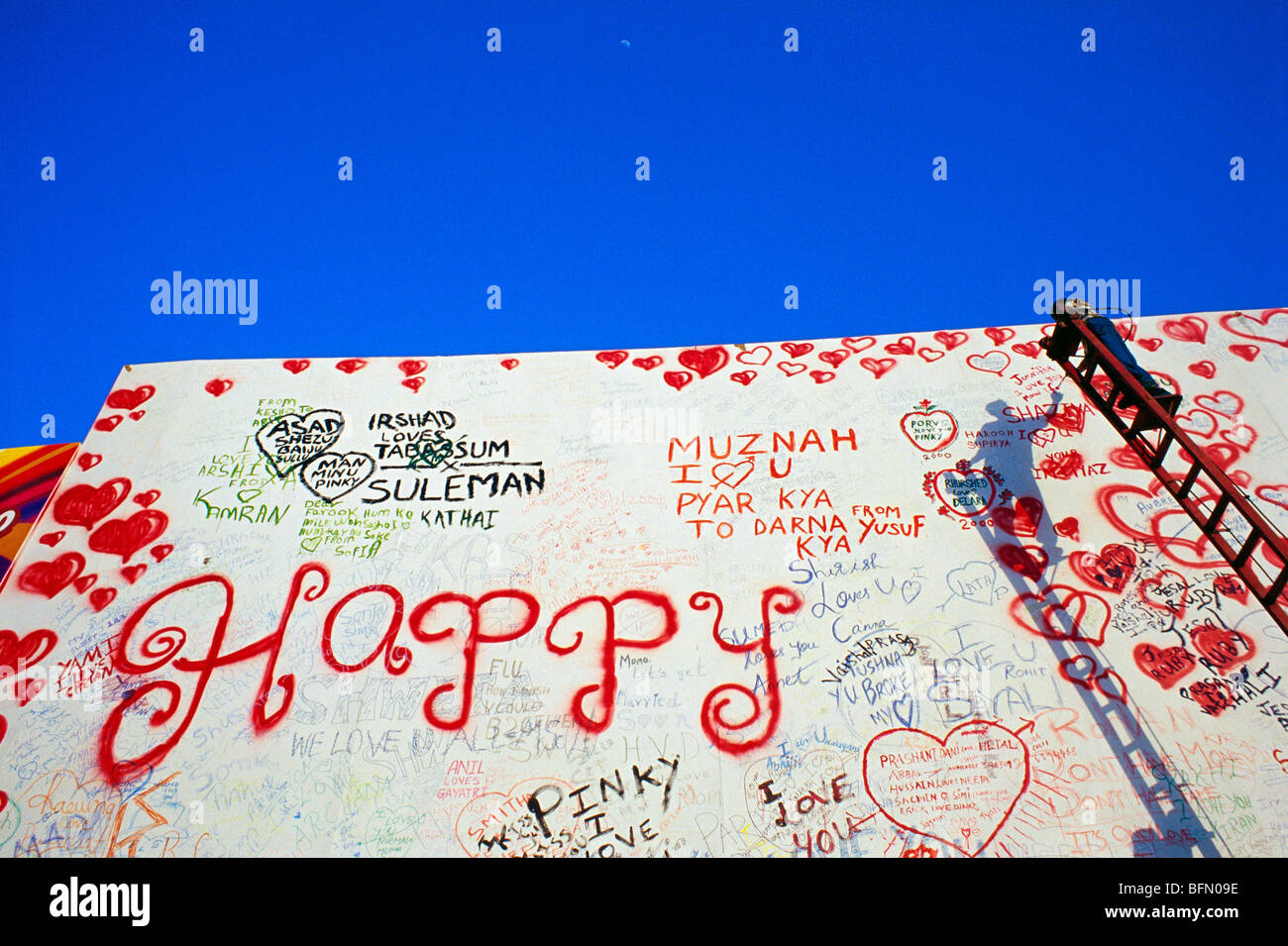 Carte de la saint valentin sur mur à Chowpatty dans Bombay Mumbai Maharashtra Inde Banque D'Images