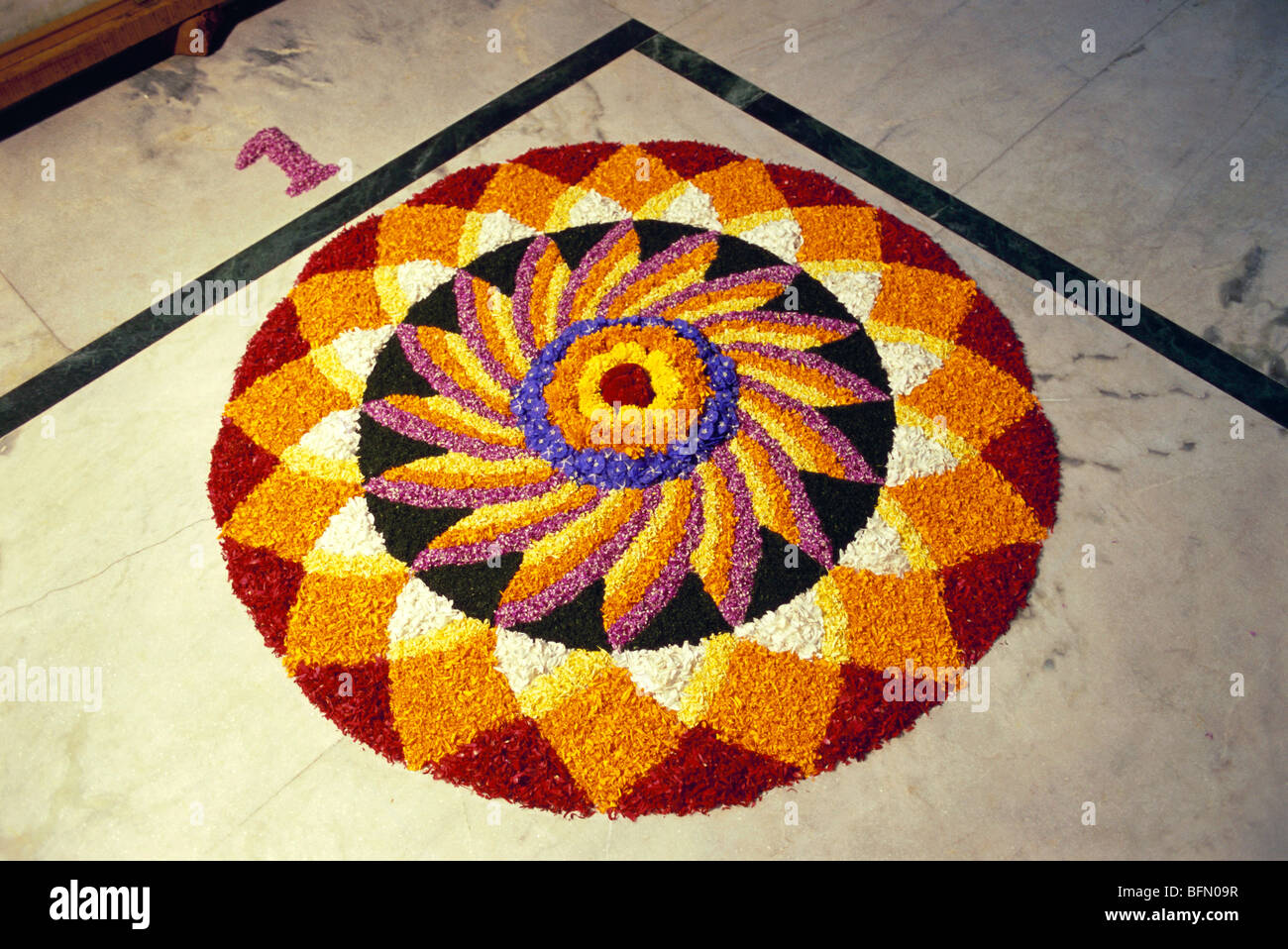 Pookalam floral design Onam festival Kerala Inde Banque D'Images