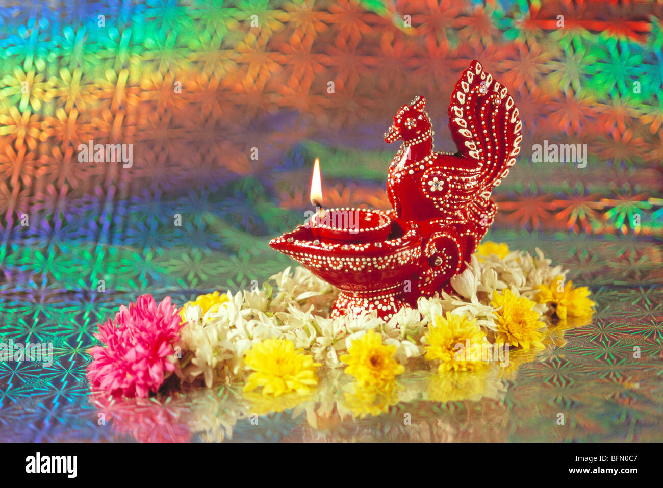 60853 STP : Diya flower design pour Diwali deepawali carte de souhaits Banque D'Images