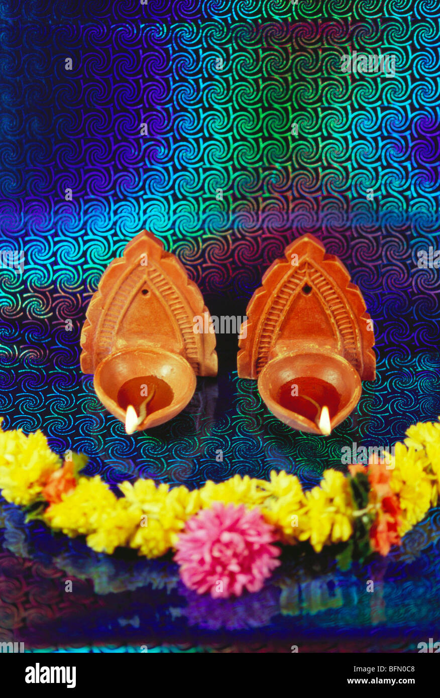 60854 STP : Diya flower design pour Diwali deepawali carte de souhaits Banque D'Images
