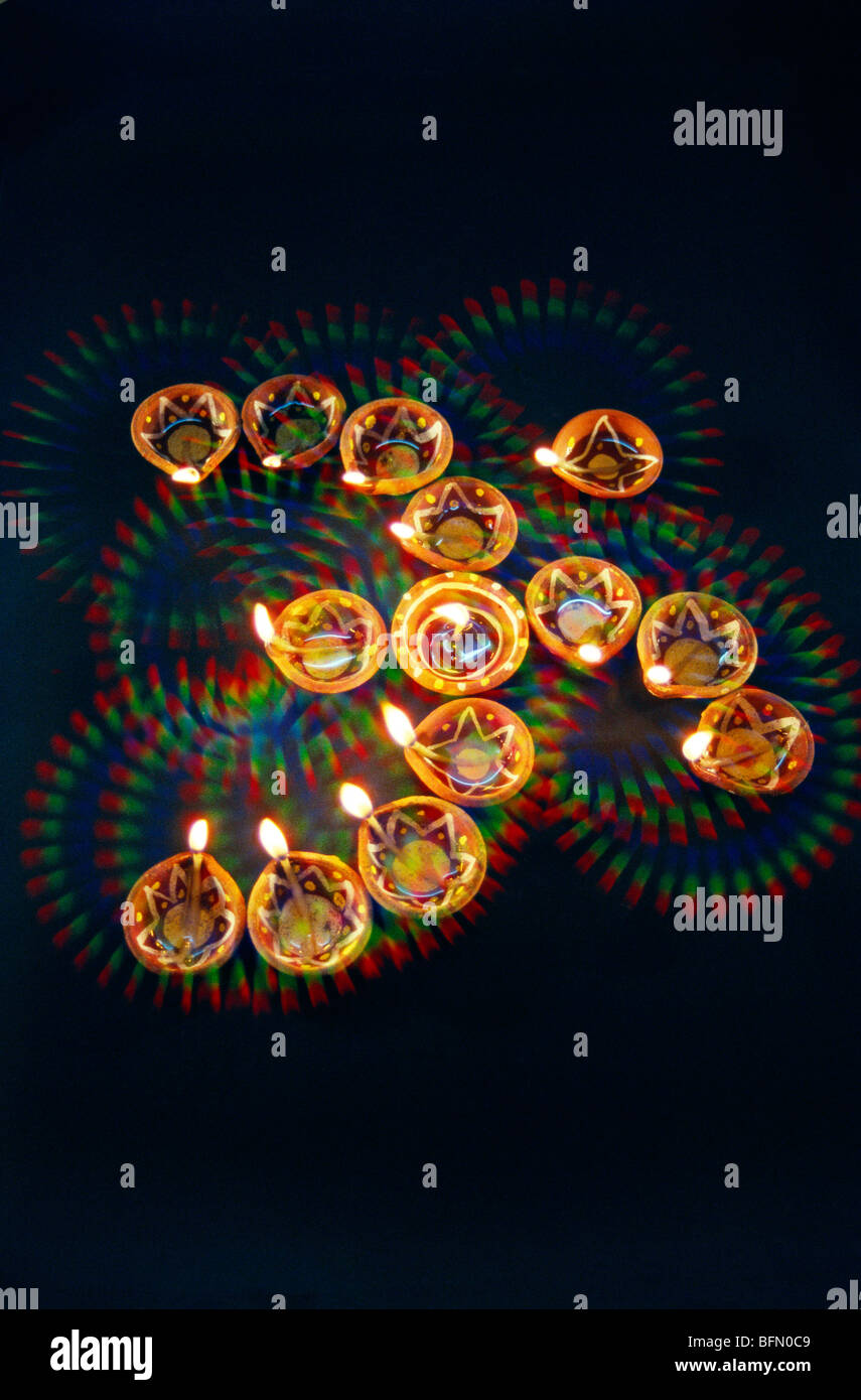 60870 STP : lampes à huile organiser pour Diwali festival deepawali Banque D'Images