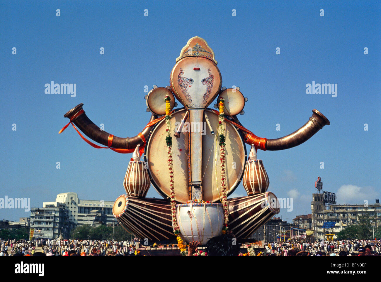 Ganesh ganpati festival musique instrumental, idole de dieu dirigé l'éléphant ; Bombay Mumbai Maharashtra ; Inde ; Banque D'Images