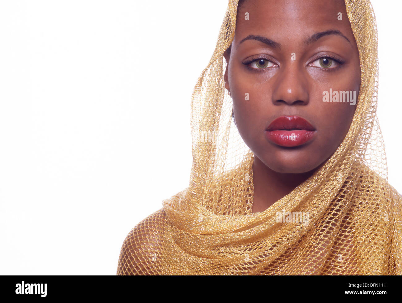 African American Woman, voile d'or Banque D'Images