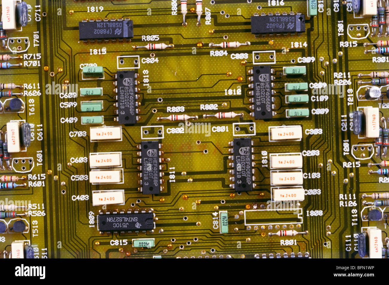 PCB ; carte de circuit imprimé avec transistors et résistances ; Inde ; asie Banque D'Images