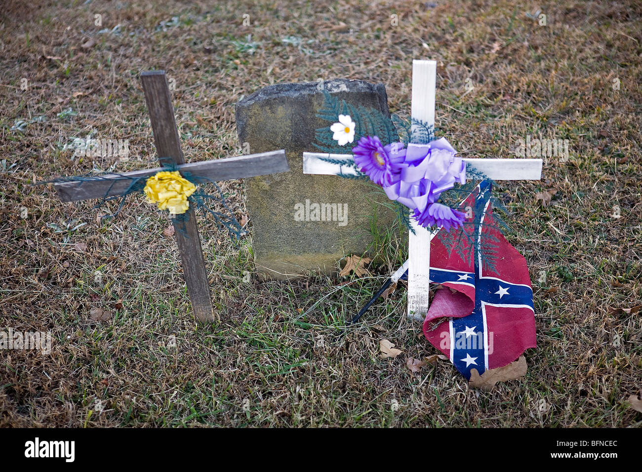 Dans la région de Cumberland de cimetière du Tennessee avec drapeau confédéré bataille Banque D'Images