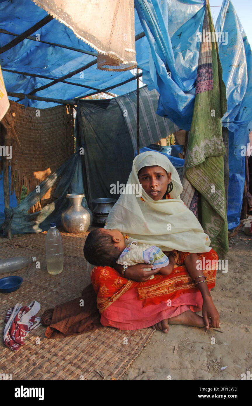 Les sinistrés sans abri après le cyclone Sidr détruit certaines parties du delta du Bangladesh. Banque D'Images