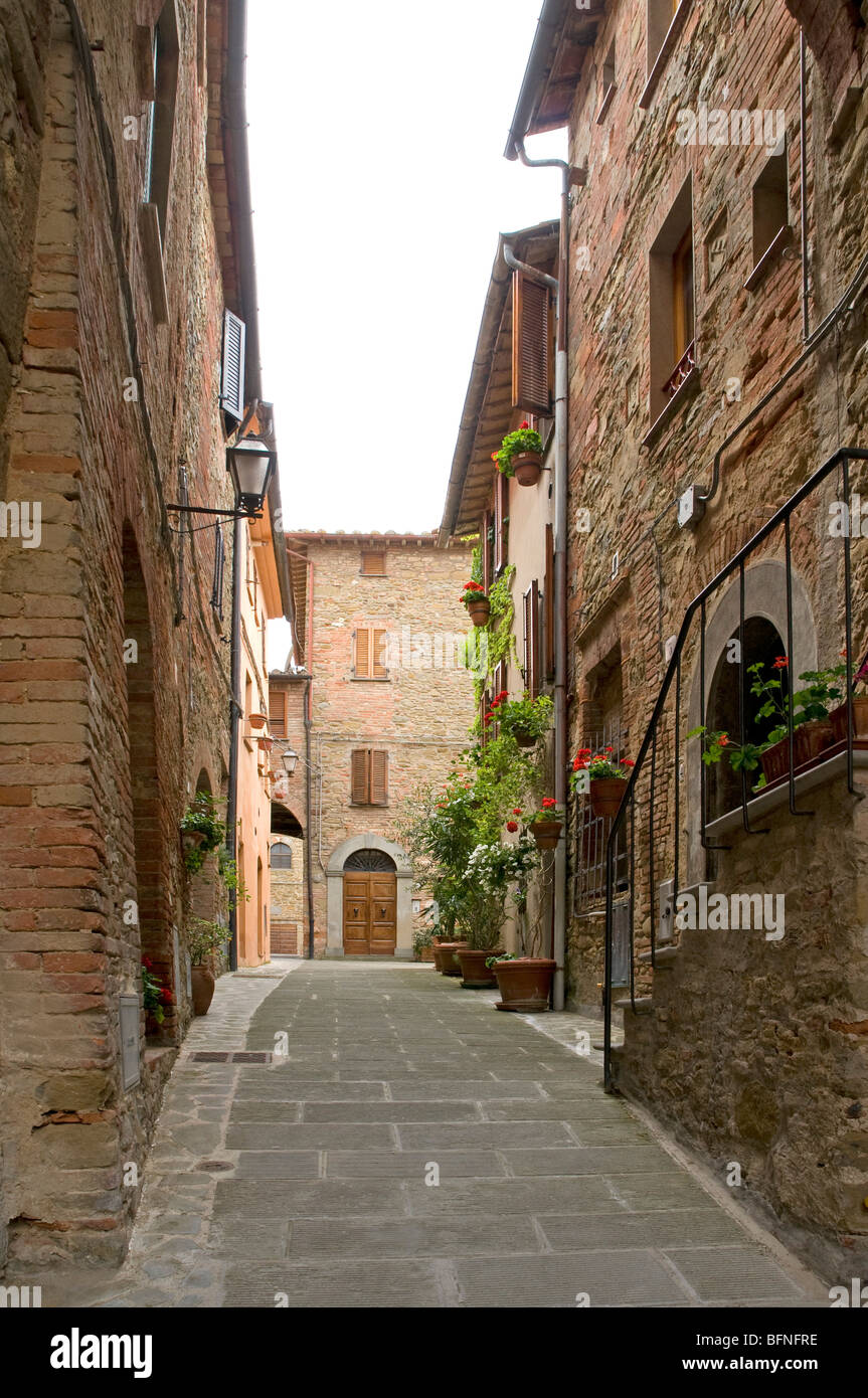 Belle scène de rue à Todi, Ombrie Banque D'Images