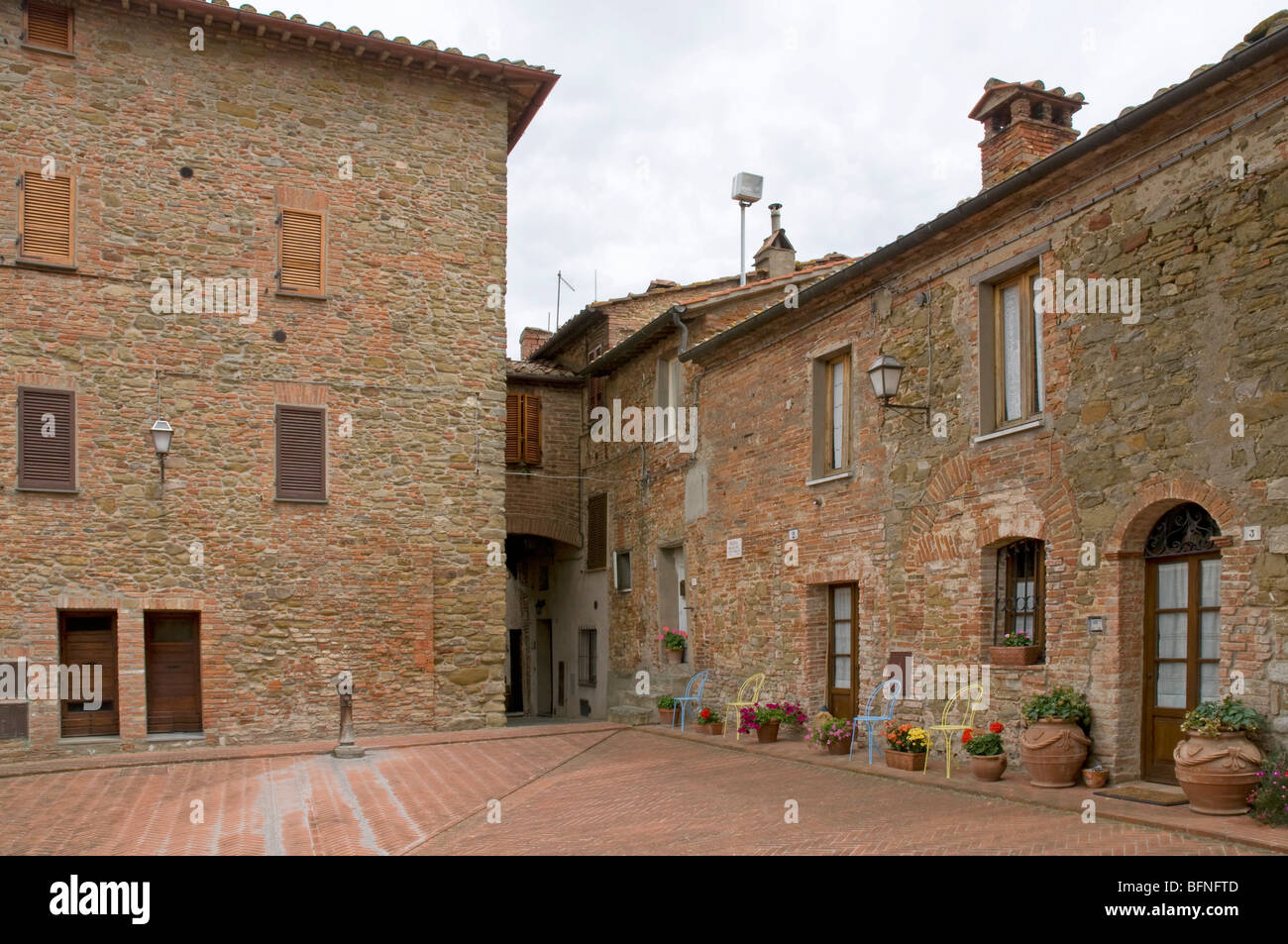 Belle scène de rue à Todi, Ombrie Banque D'Images