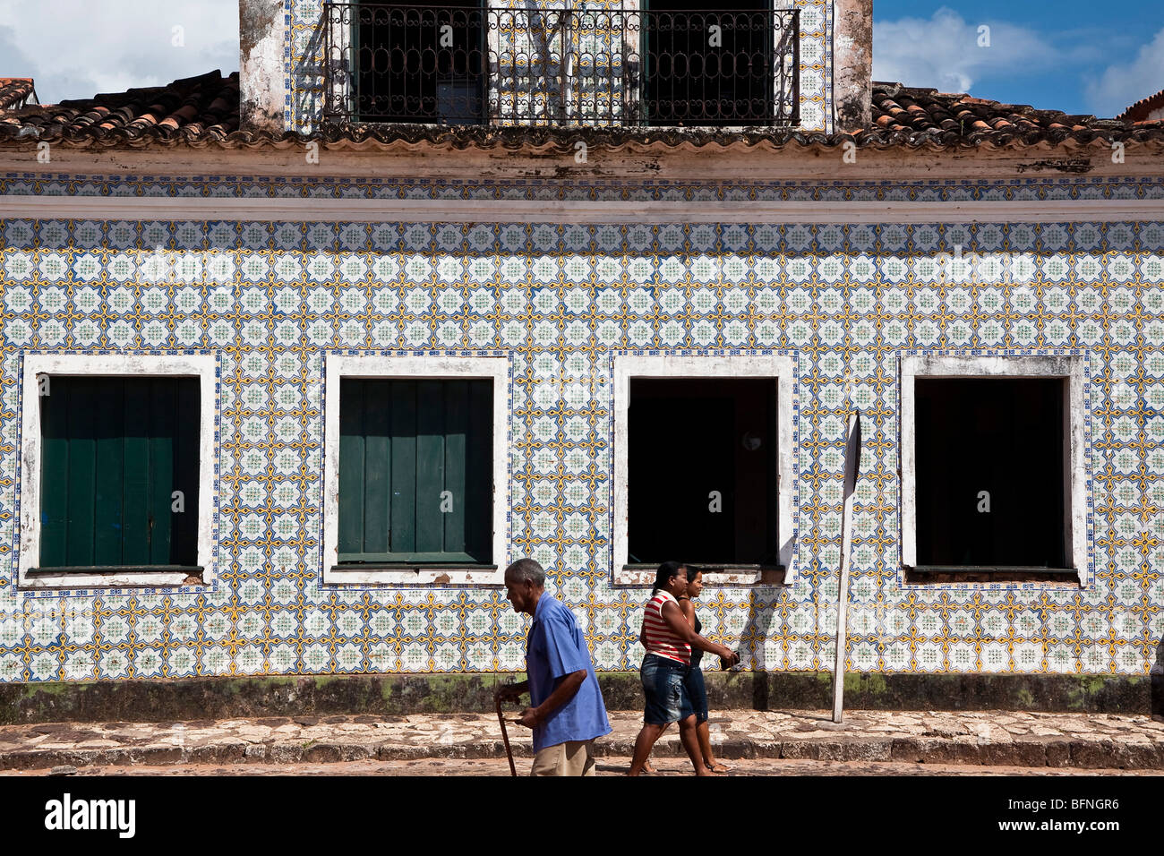 Sobrados colonial de deux étages maisons aux façades d'azulejos portugais sont quelques-unes des principales attractions pour les visiteurs à Alcântara Banque D'Images