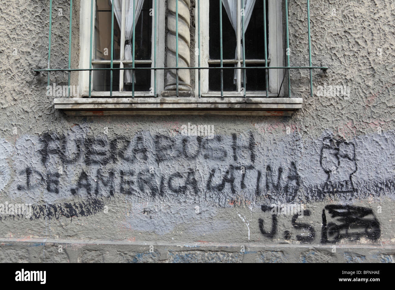 Bush hors de l'Amérique Latine / Fuera Bush de America Latina graffiti sur mur, La Paz , Bolivie Banque D'Images