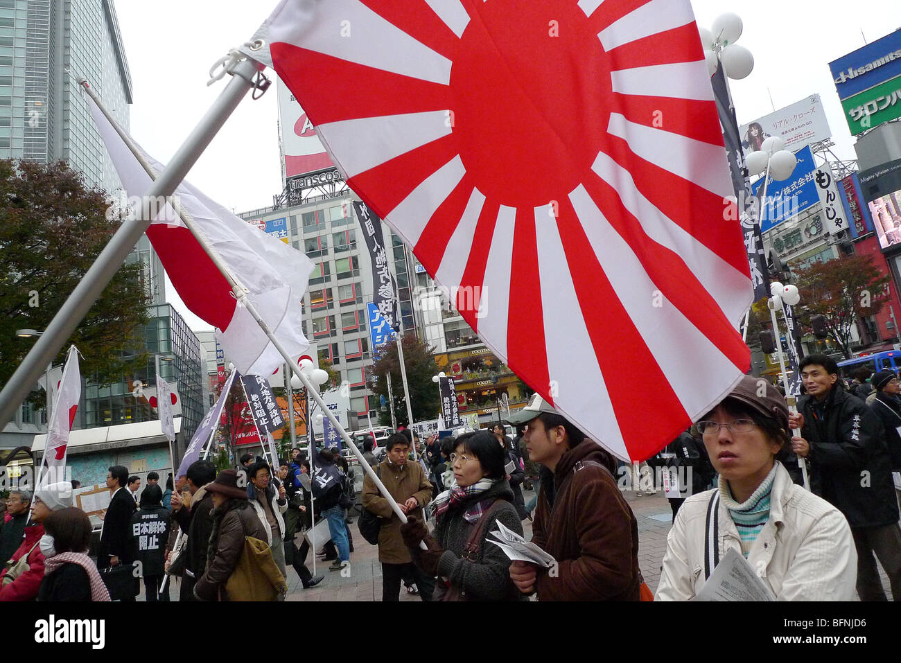 Démonstration par les nationalistes de droite à Tokyo, Japon, novembre 2009. Banque D'Images