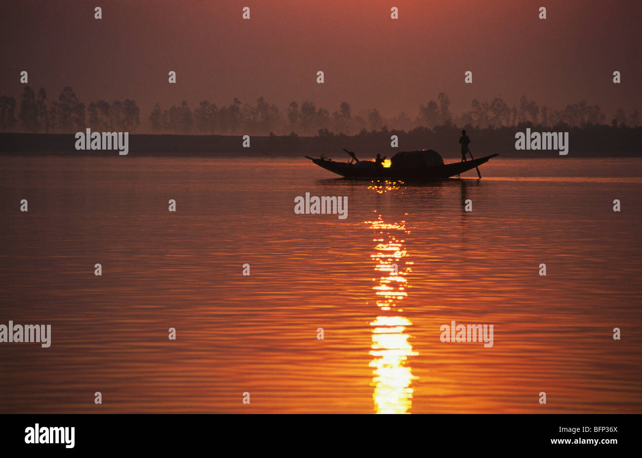 Bateau de pêche ; Parc national des Sundarbans ; Bengale-Occidental ; Inde ; asie Banque D'Images