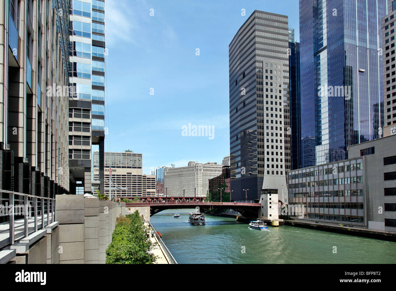 Visite architecturale voile descendant la rivière Chicago Banque D'Images