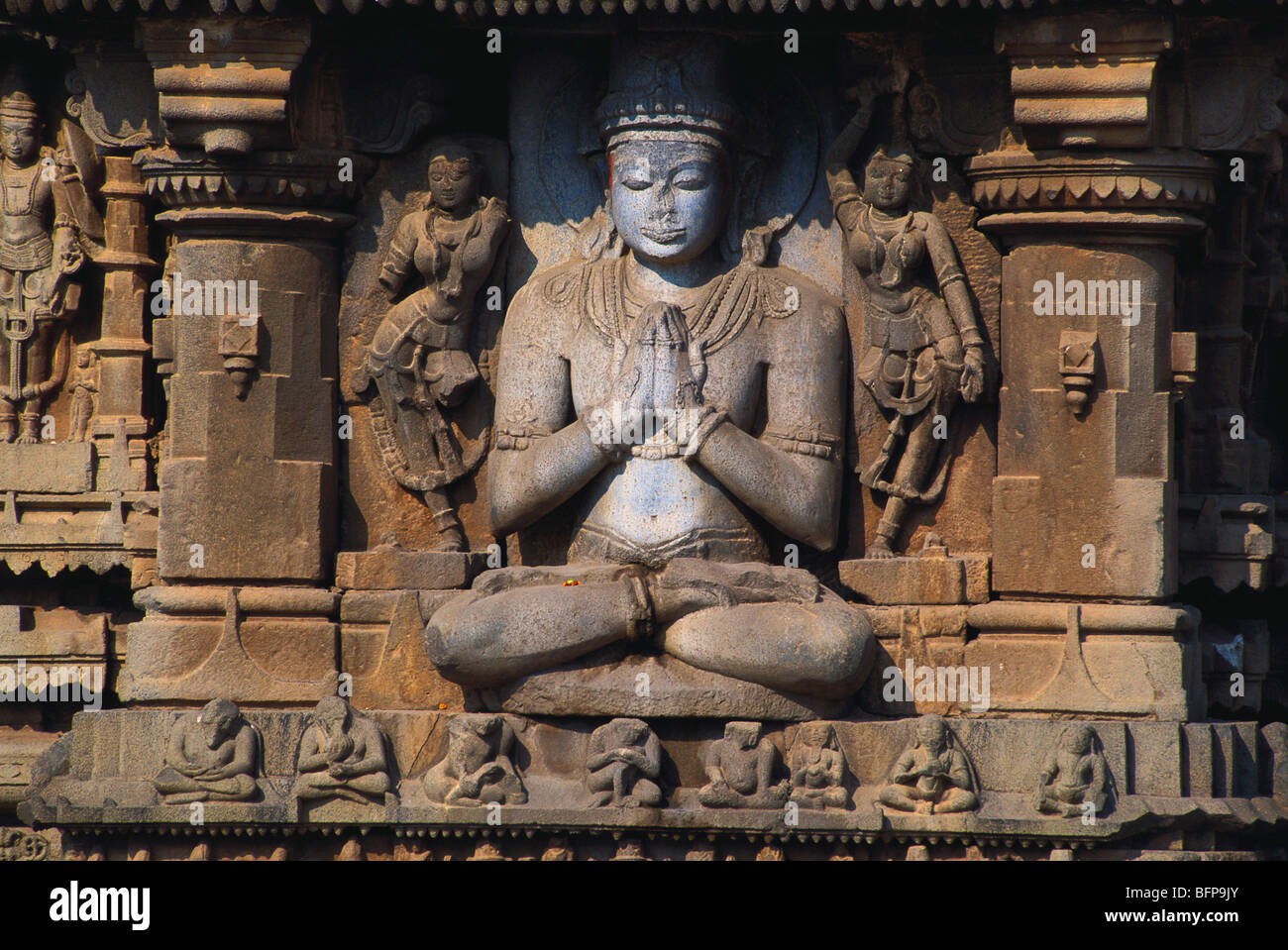 MMN 65212 : Stone carved Seigneur Vishnu à Aundhya Nagnath temple ; ; ; Inde Maharashtra Nanded Banque D'Images